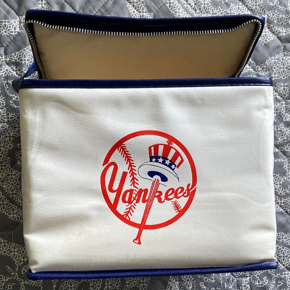 NY Yankees soft Lunch Box with Lays logo Vintage